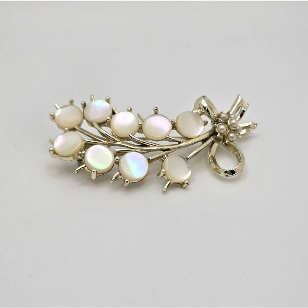 Vintage Brooch Mother Of Pearl Goldtone Floral Pin Dainty Cottagecore Retro Twee - Picture 3 of 12